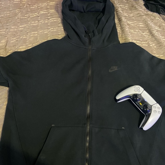 Old season black nike tech fleece hoodie